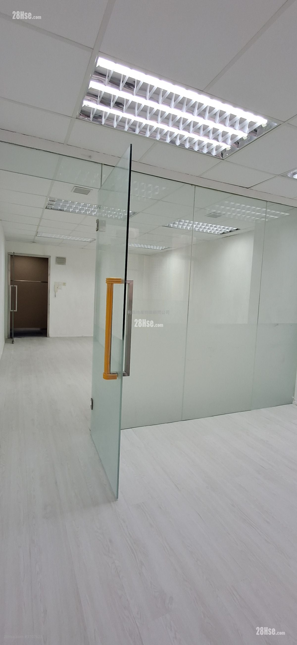 宏辉工业大厦 租盘 360 平方尺