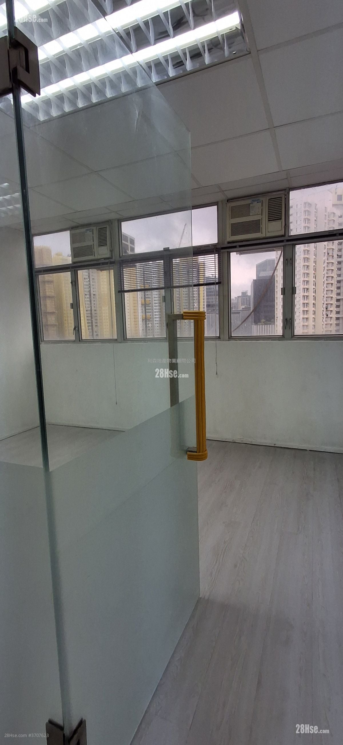 宏辉工业大厦 租盘 360 平方尺