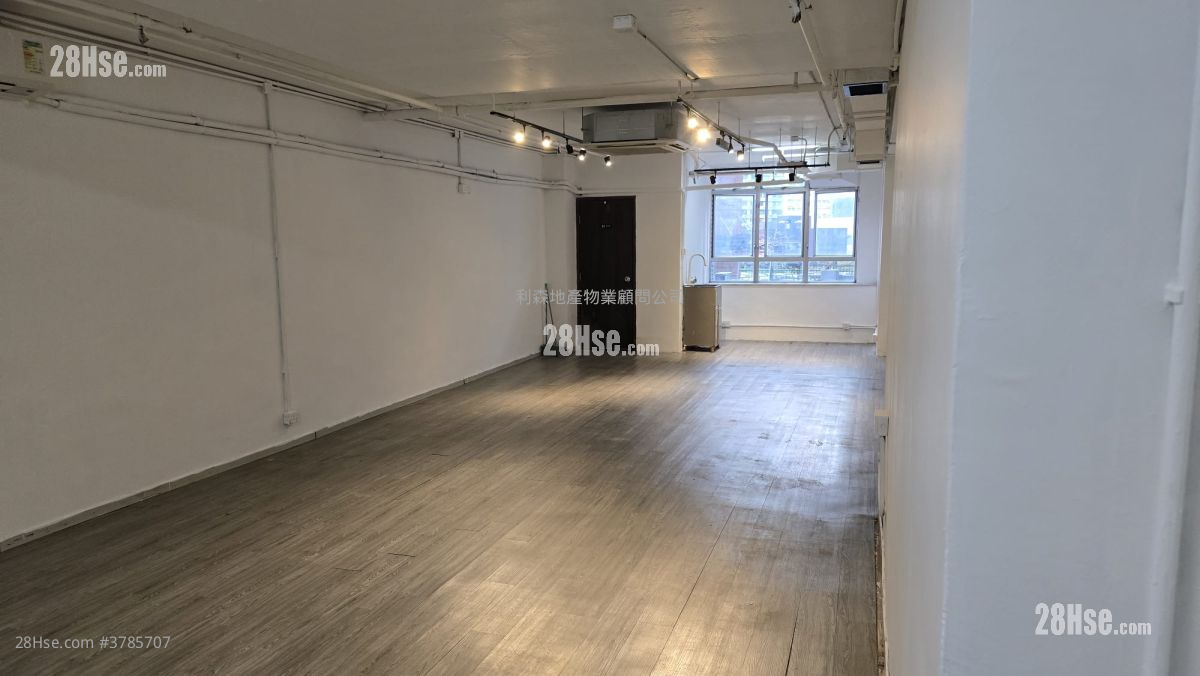 Max Trade Centre Rental