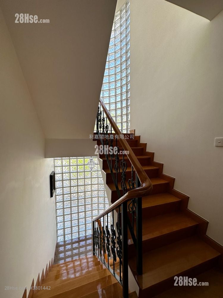 Greenwood Terrace Sell 3 Bedrooms , 2 Bathrooms 1,692 ft²