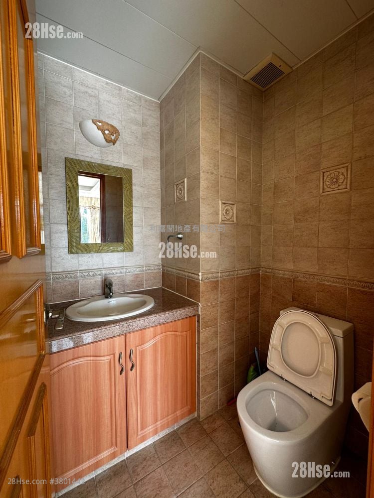 Greenwood Terrace Sell 3 Bedrooms , 2 Bathrooms 1,692 ft²