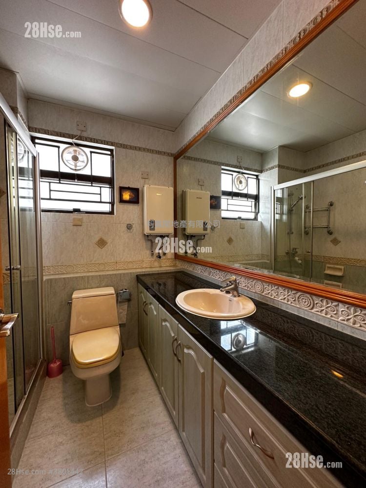 Greenwood Terrace Sell 3 Bedrooms , 2 Bathrooms 1,692 ft²