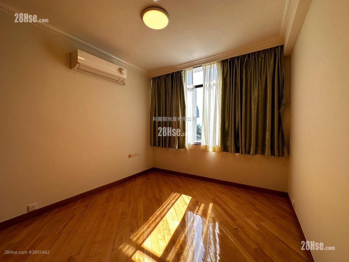 Greenwood Terrace Sell 3 Bedrooms , 2 Bathrooms 1,692 ft²