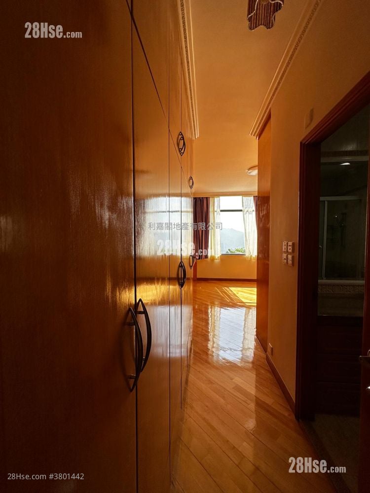 Greenwood Terrace Sell 3 Bedrooms , 2 Bathrooms 1,692 ft²