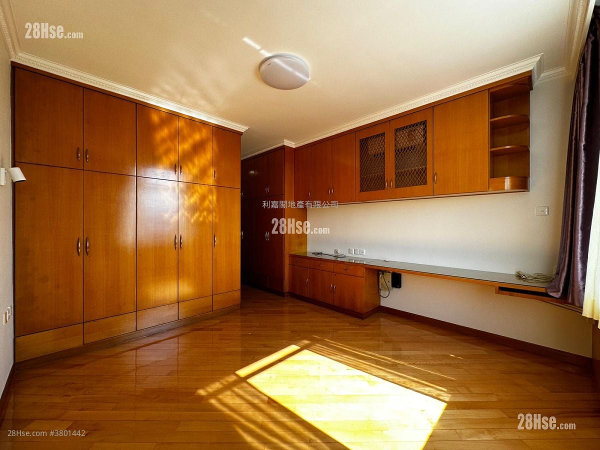 Greenwood Terrace Sell 3 Bedrooms , 2 Bathrooms 1,692 ft²