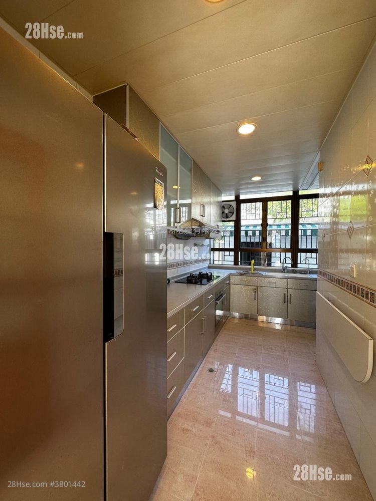 Greenwood Terrace Sell 3 Bedrooms , 2 Bathrooms 1,692 ft²