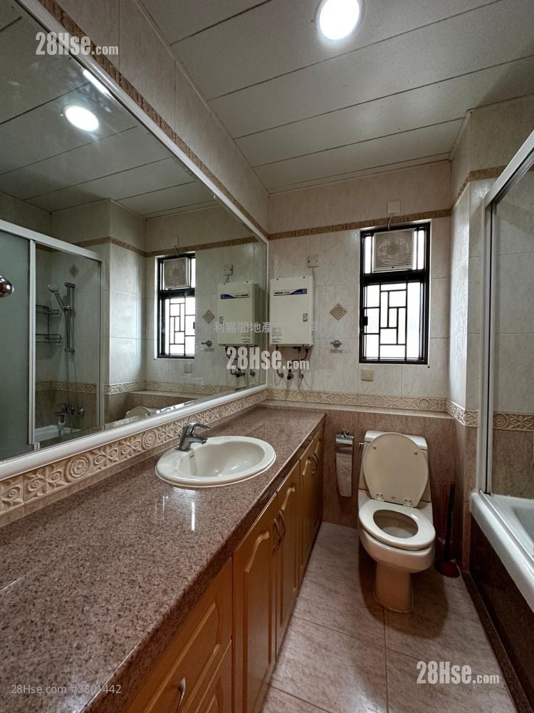 Greenwood Terrace Sell 3 Bedrooms , 2 Bathrooms 1,692 ft²