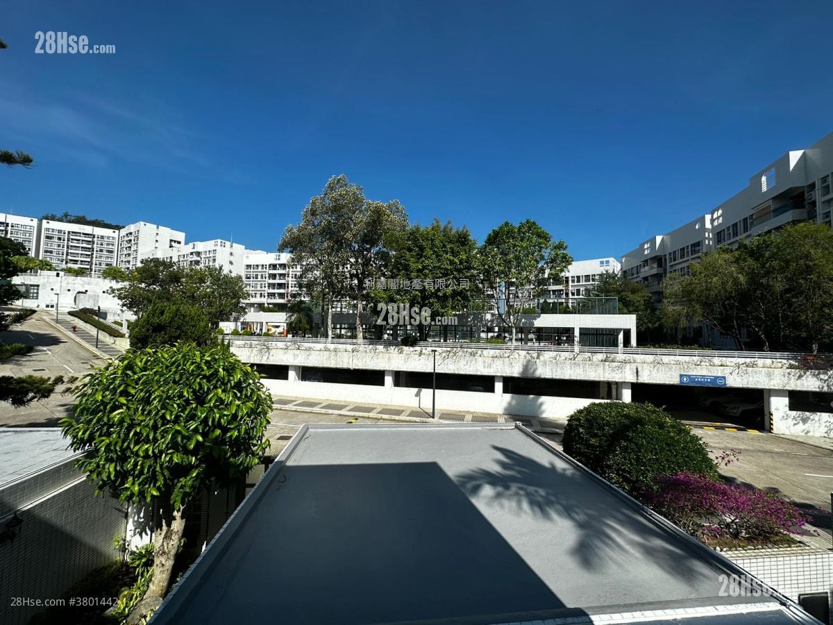 Greenwood Terrace Sell 3 Bedrooms , 2 Bathrooms 1,692 ft²