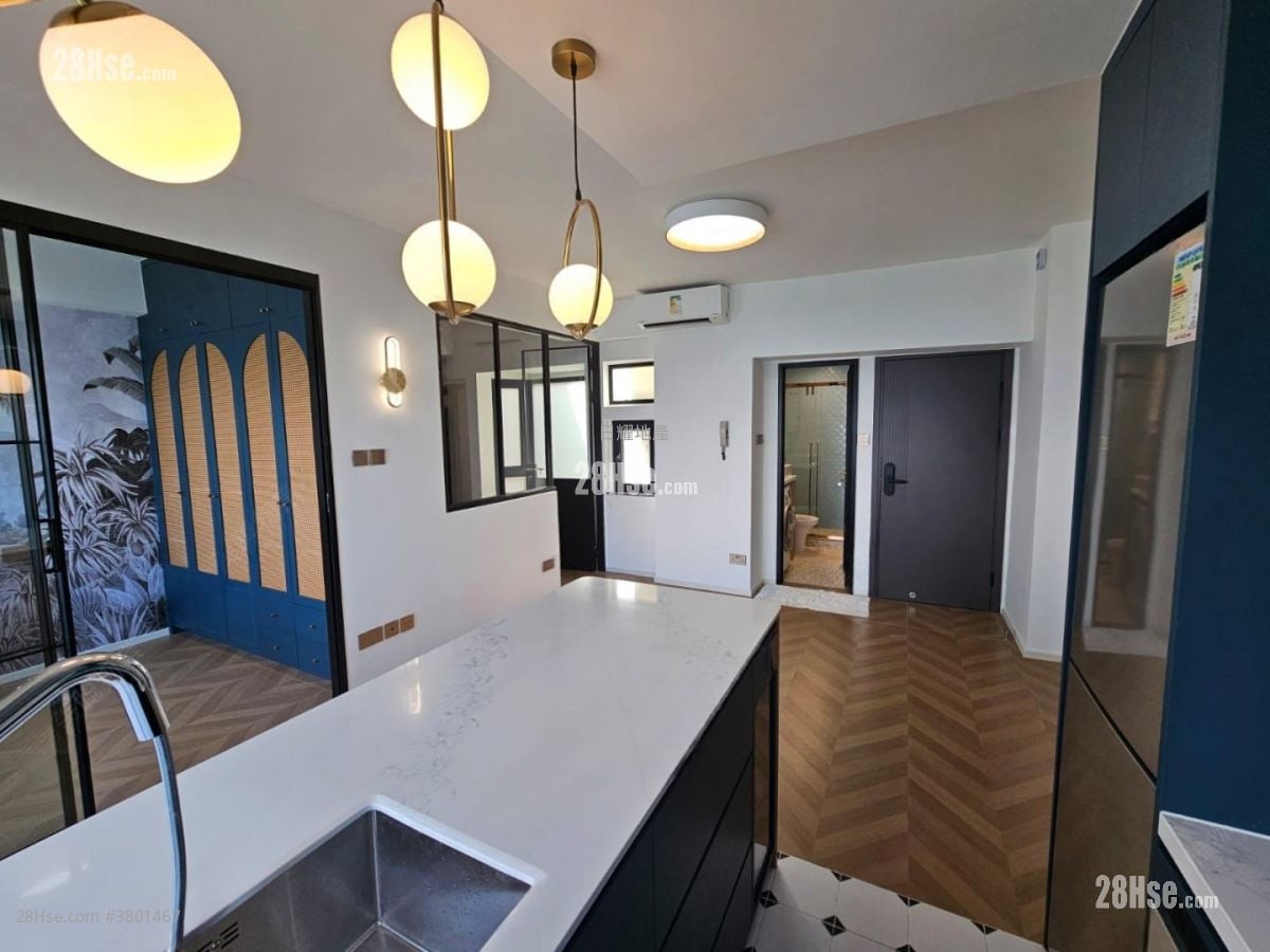 Hing Wong Building Sell 2 Bedrooms , 1 Bathroom 389 ft²