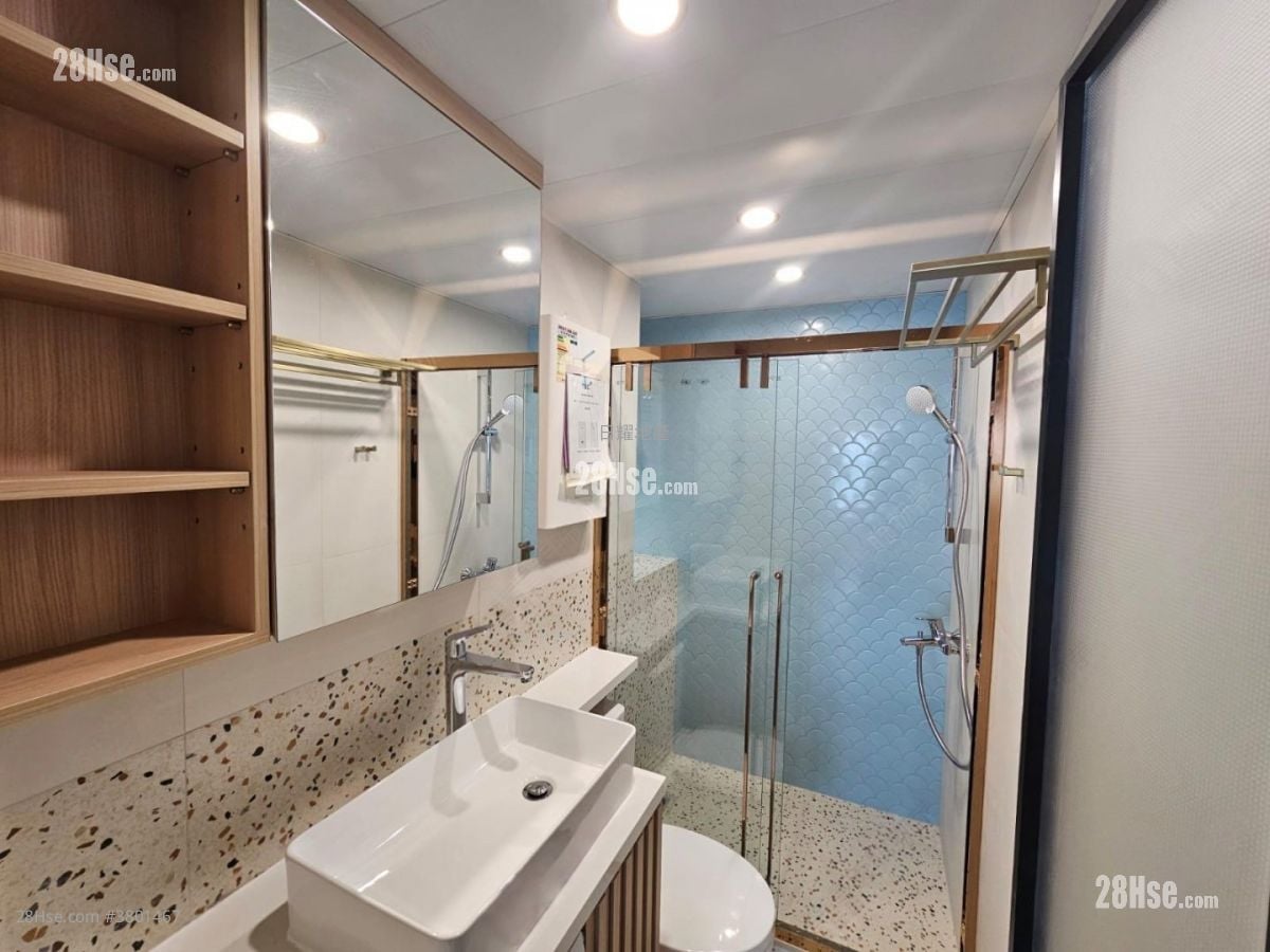 Hing Wong Building Sell 2 Bedrooms , 1 Bathroom 389 ft²