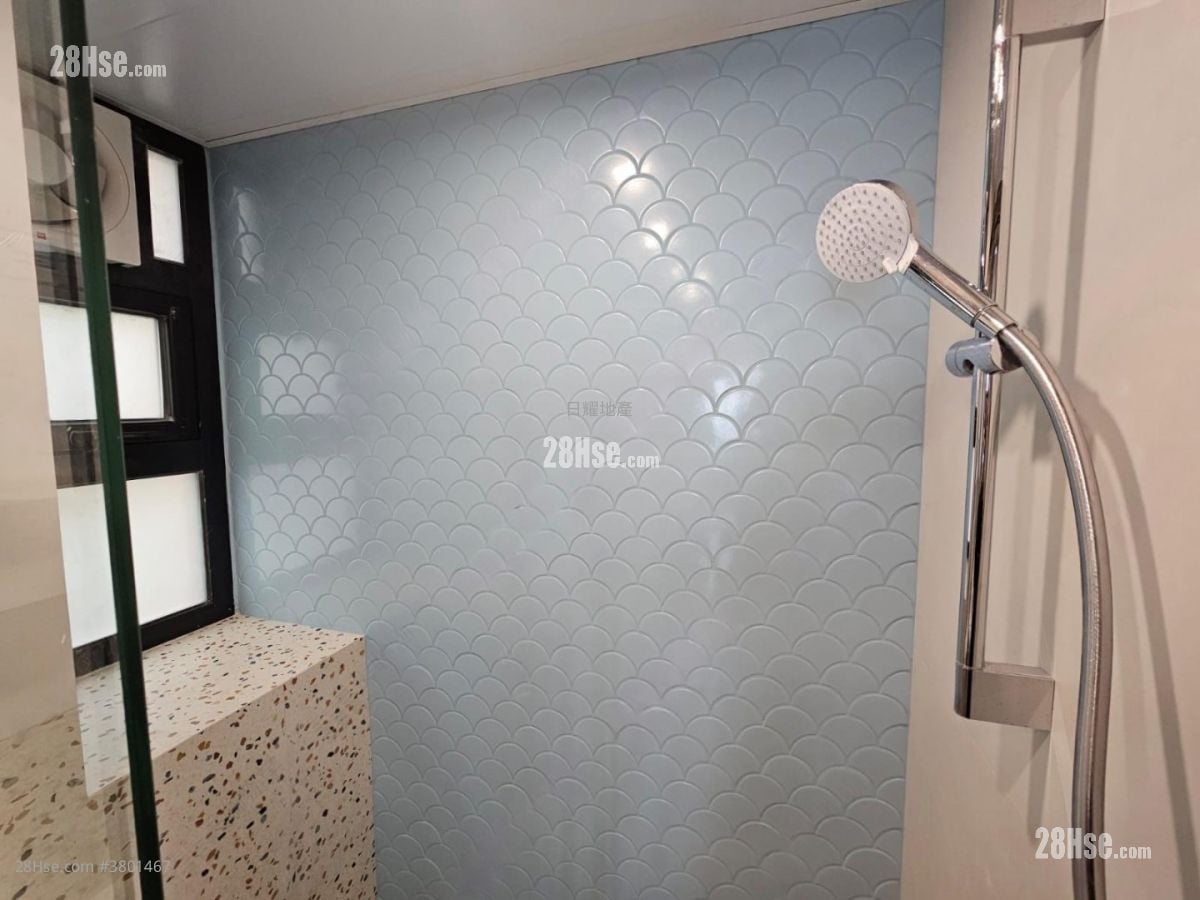 Hing Wong Building Sell 2 Bedrooms , 1 Bathroom 389 ft²