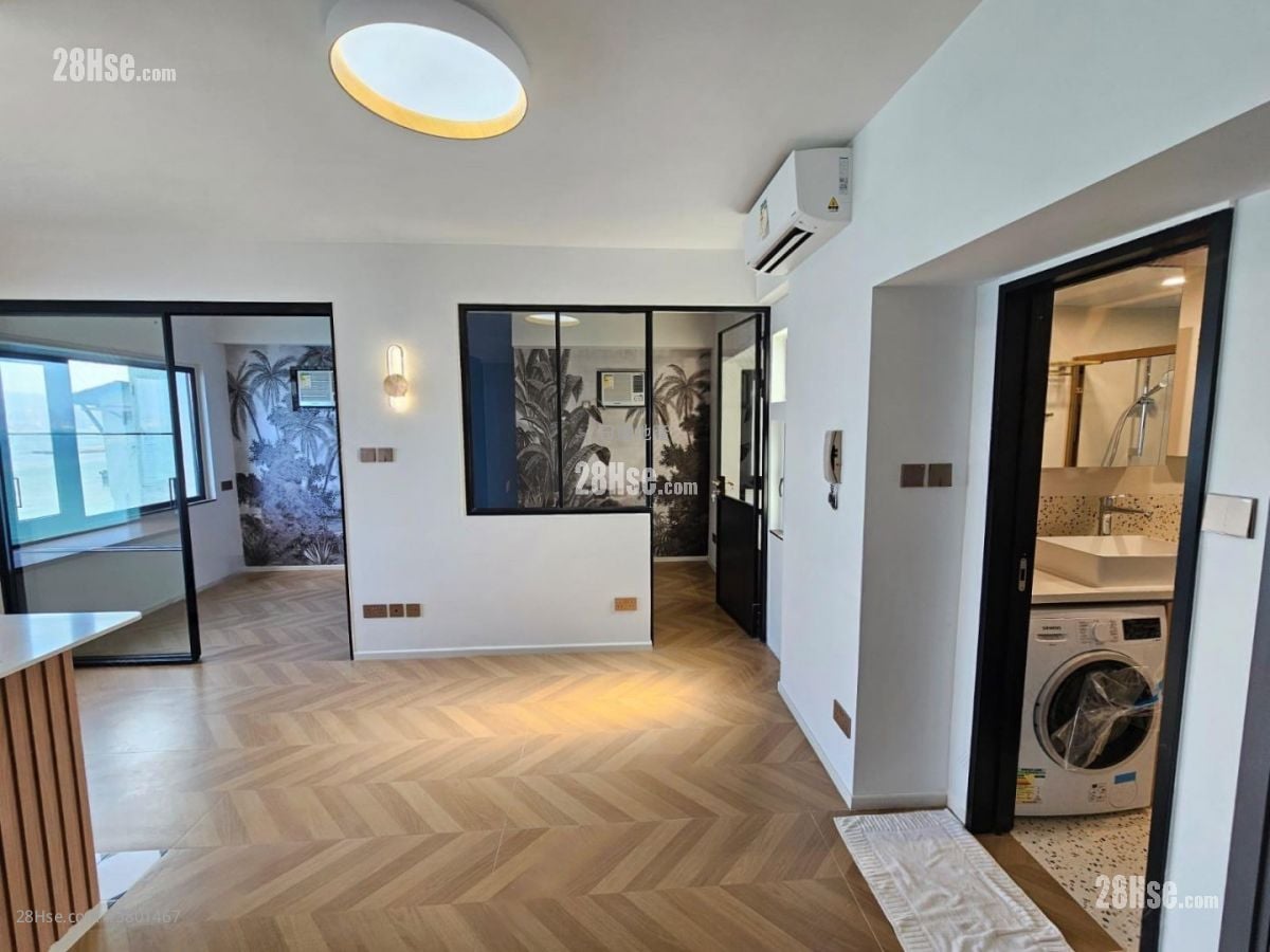 Hing Wong Building Sell 2 Bedrooms , 1 Bathroom 389 ft²