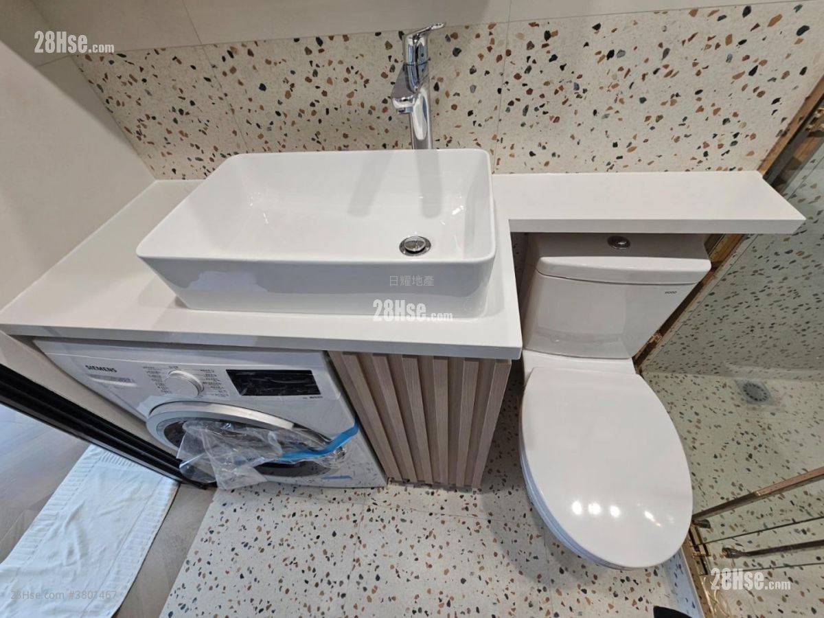 Hing Wong Building Sell 2 Bedrooms , 1 Bathroom 389 ft²