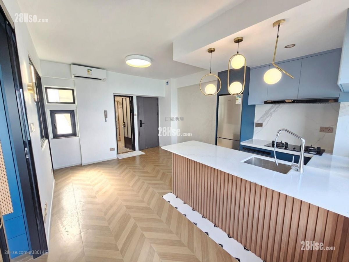 Hing Wong Building Sell 2 Bedrooms , 1 Bathroom 389 ft²