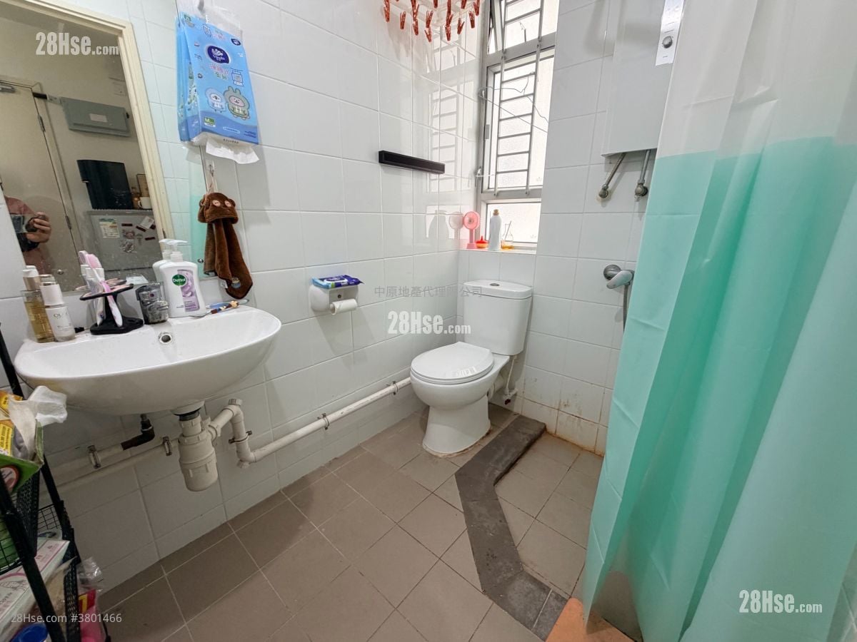 Shan Lai Court Sell 2 Bedrooms 447 ft²