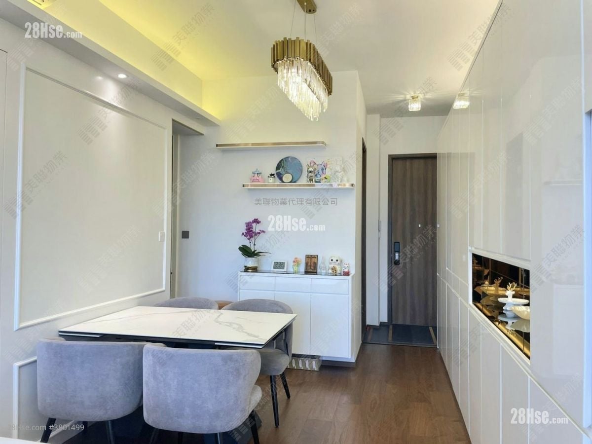 Maya Sell 3 Bedrooms 715 ft²