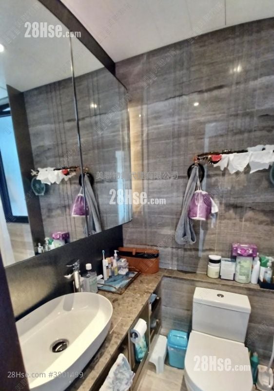 Maya Sell 3 Bedrooms 715 ft²