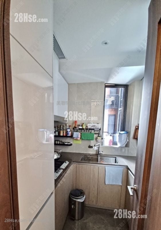 Maya Sell 3 Bedrooms 715 ft²