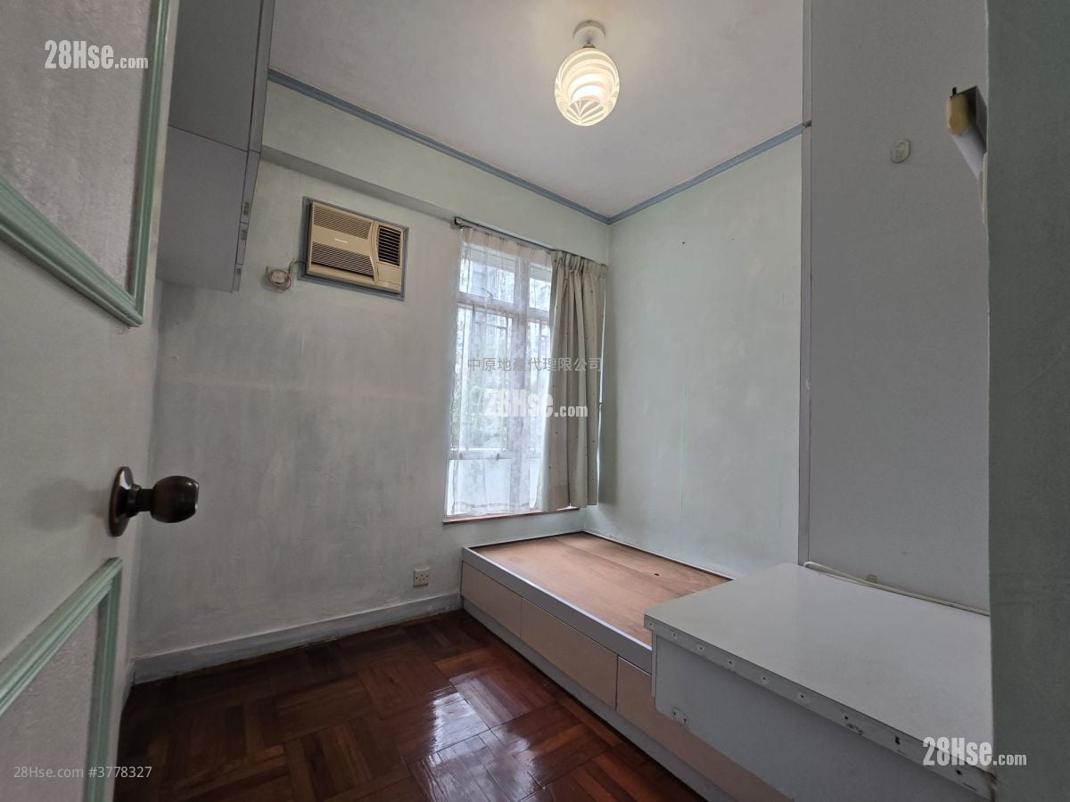 Greenview Court Rental 3 Bedrooms , 2 Bathrooms