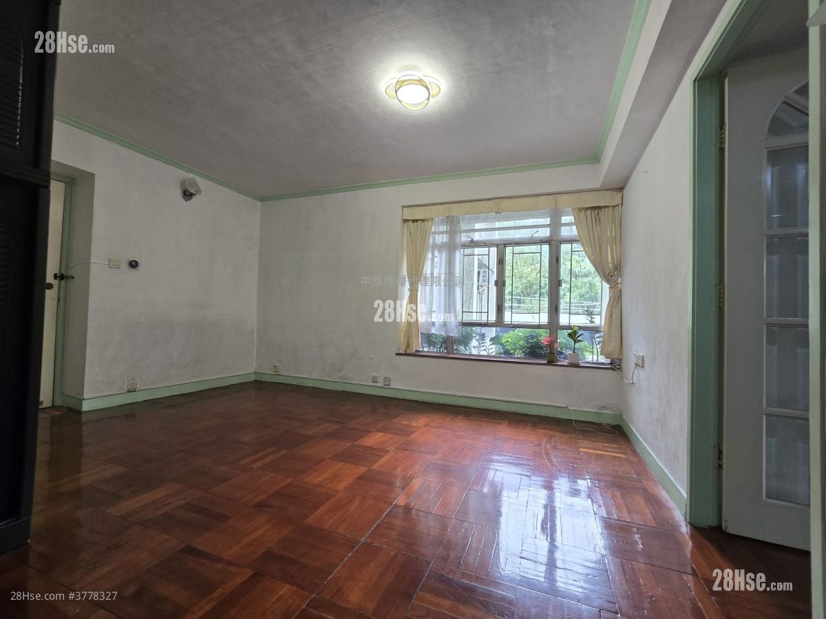 Greenview Court Rental 3 Bedrooms , 2 Bathrooms