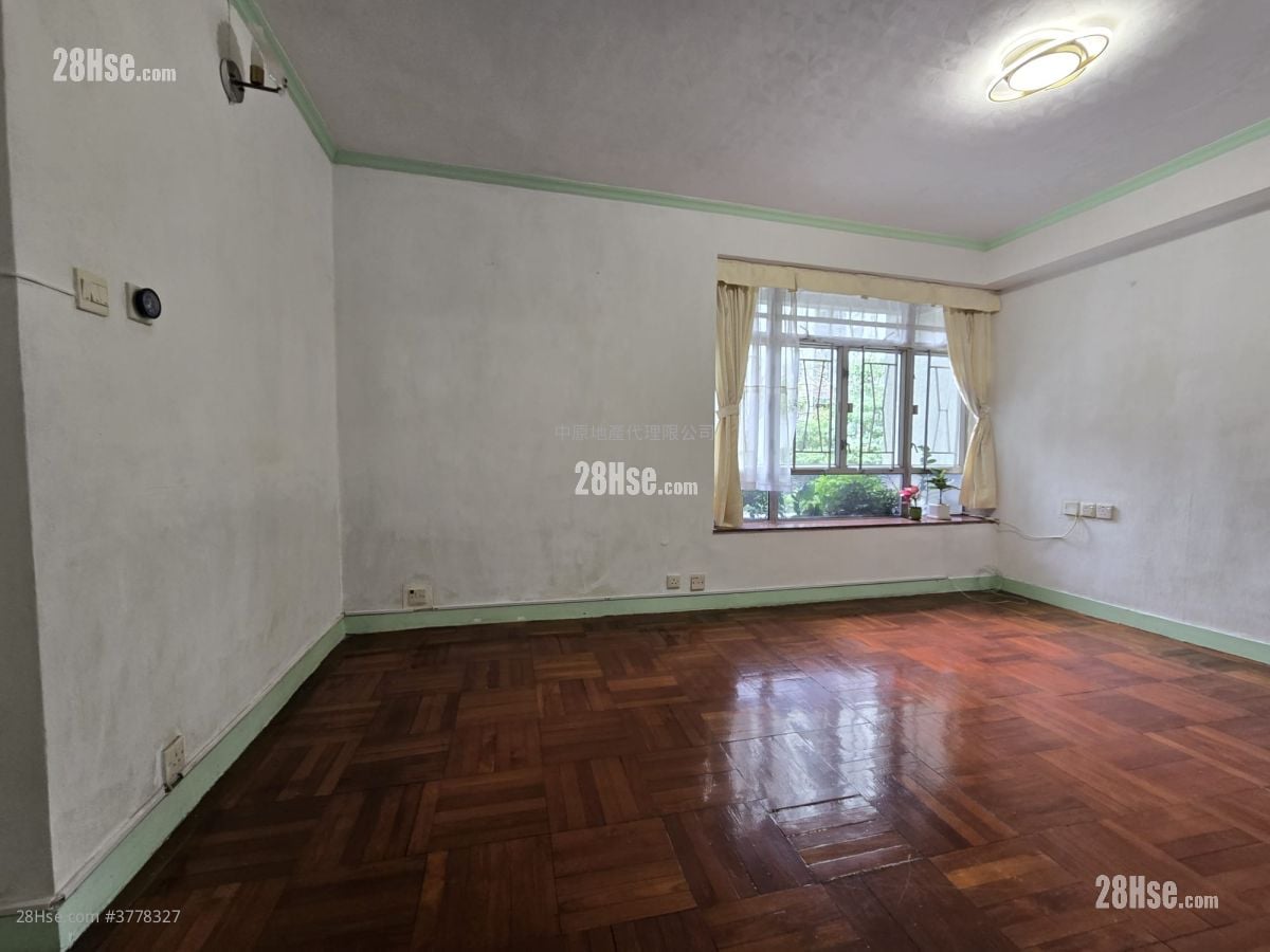 Greenview Court Rental 3 Bedrooms , 2 Bathrooms