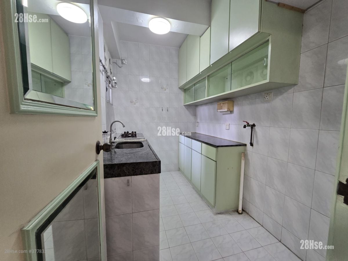 Greenview Court Rental 3 Bedrooms , 2 Bathrooms
