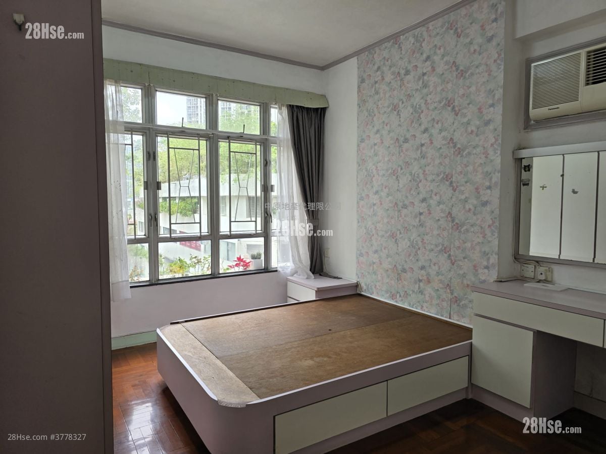 Greenview Court Rental 3 Bedrooms , 2 Bathrooms