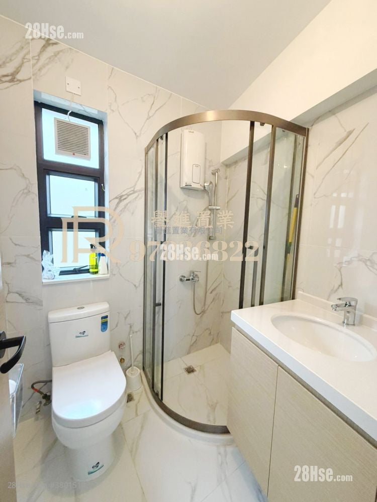 村屋 售盘 5+ 房 , 3 浴室 2,080 平方尺