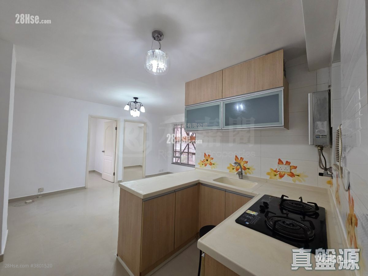 Ching Lai Court Sell 2 Bedrooms , 1 Bathroom 440 ft²
