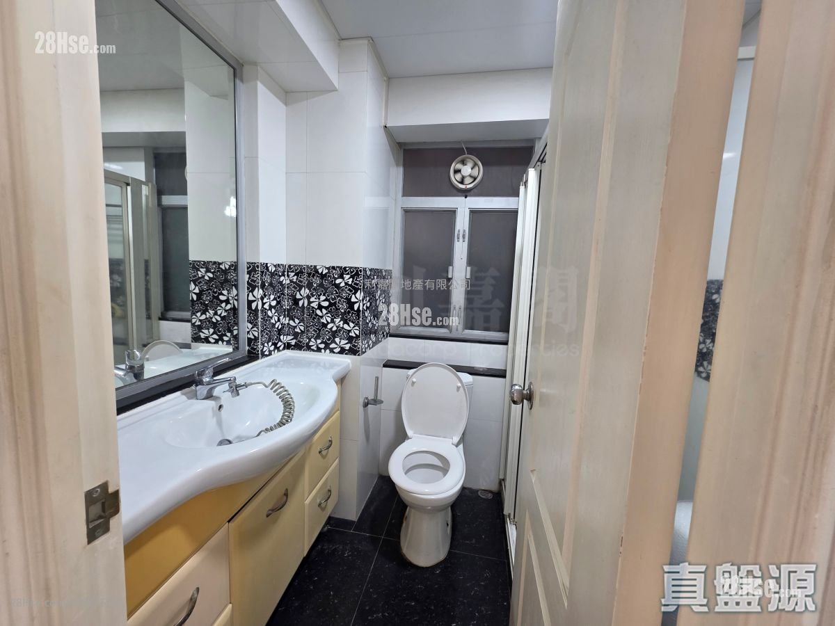 Ching Lai Court Sell 2 Bedrooms , 1 Bathroom 440 ft²