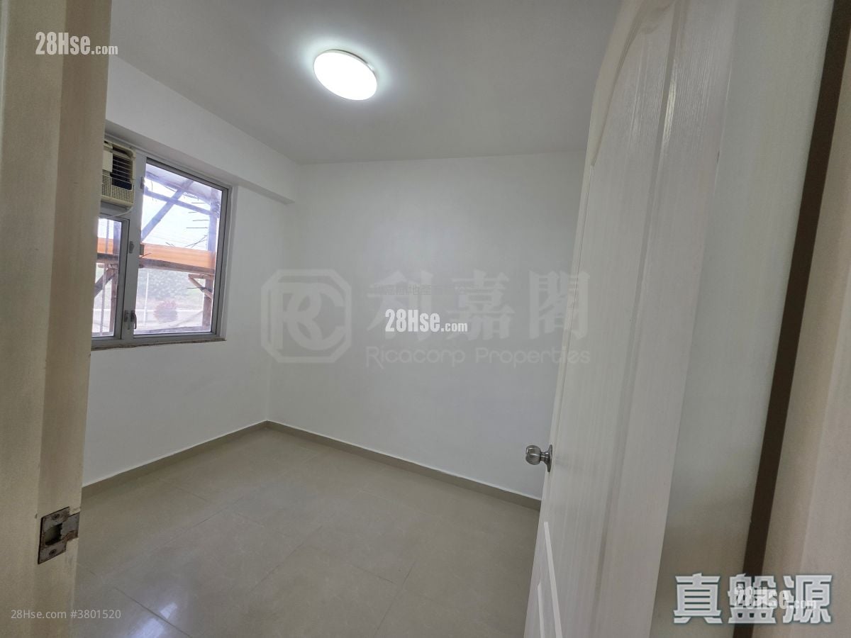 Ching Lai Court Sell 2 Bedrooms , 1 Bathroom 440 ft²