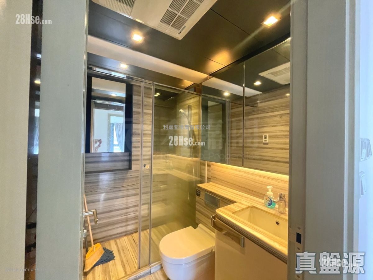 The Wings Rental 663 ft²