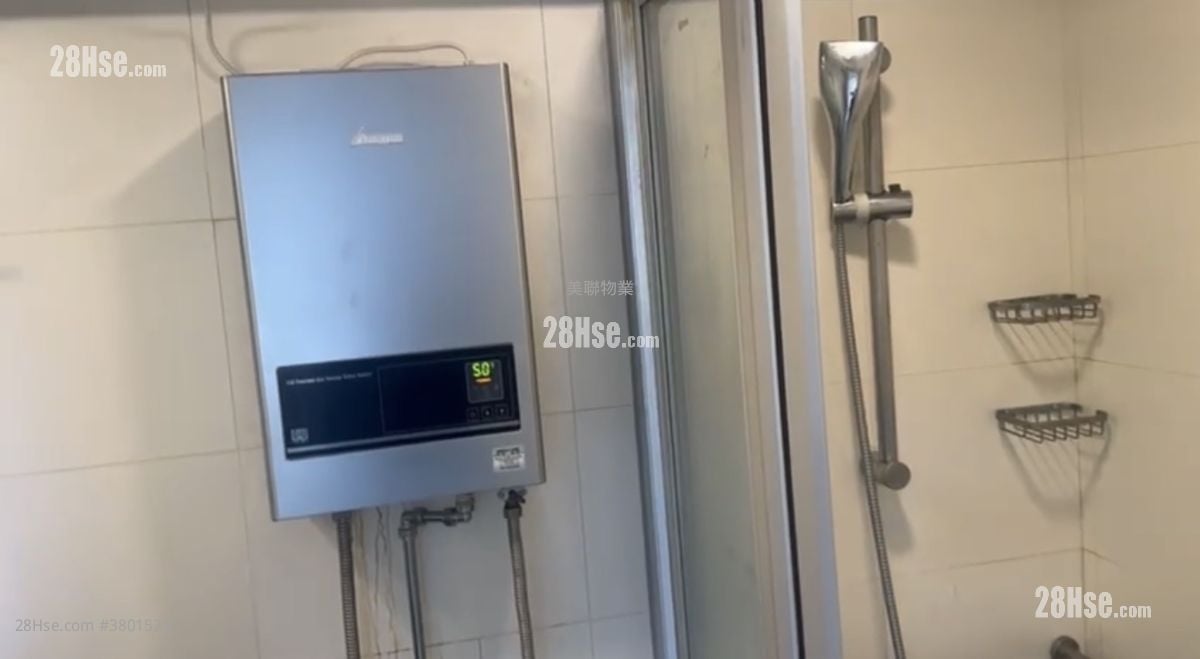 Charming Garden Sell 3 Bedrooms , 2 Bathrooms 592 ft²