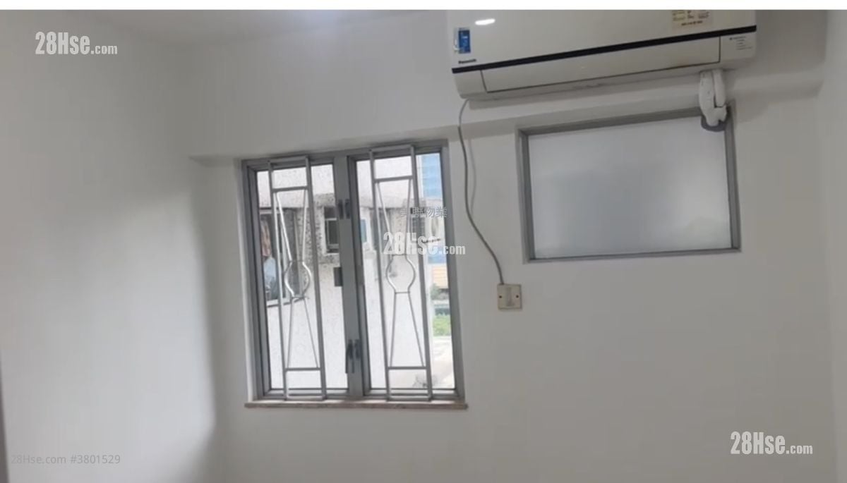 Charming Garden Sell 3 Bedrooms , 2 Bathrooms 592 ft²