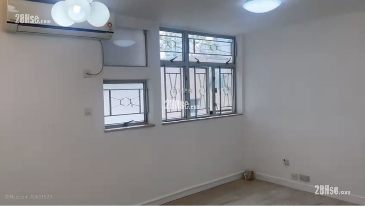 Charming Garden Sell 3 Bedrooms , 2 Bathrooms 592 ft²