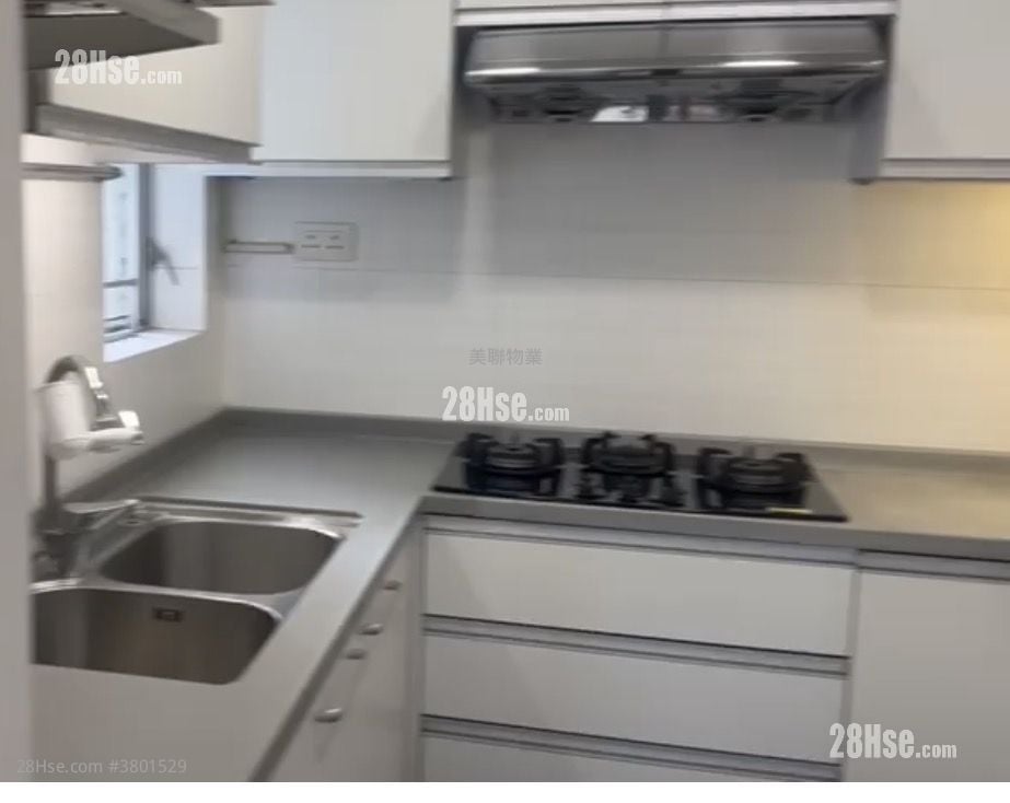 Charming Garden Sell 3 Bedrooms , 2 Bathrooms 592 ft²