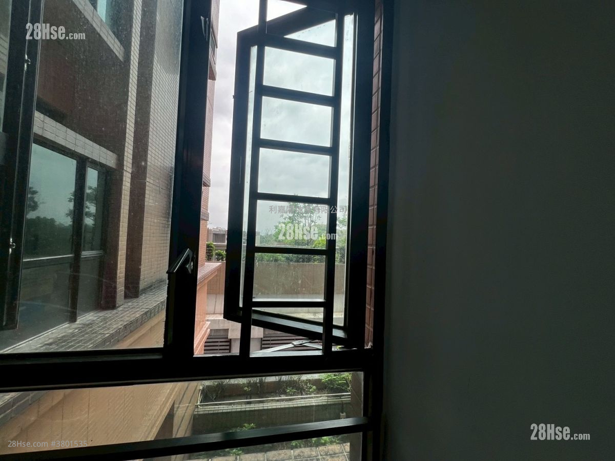 Sun Yuen Long Centre Sell 2 Bedrooms 485 ft²