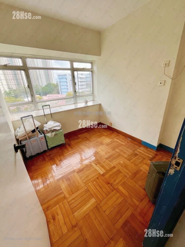 Kingswood Villas Sell 3 Bedrooms , 1 Bathroom 551 ft²