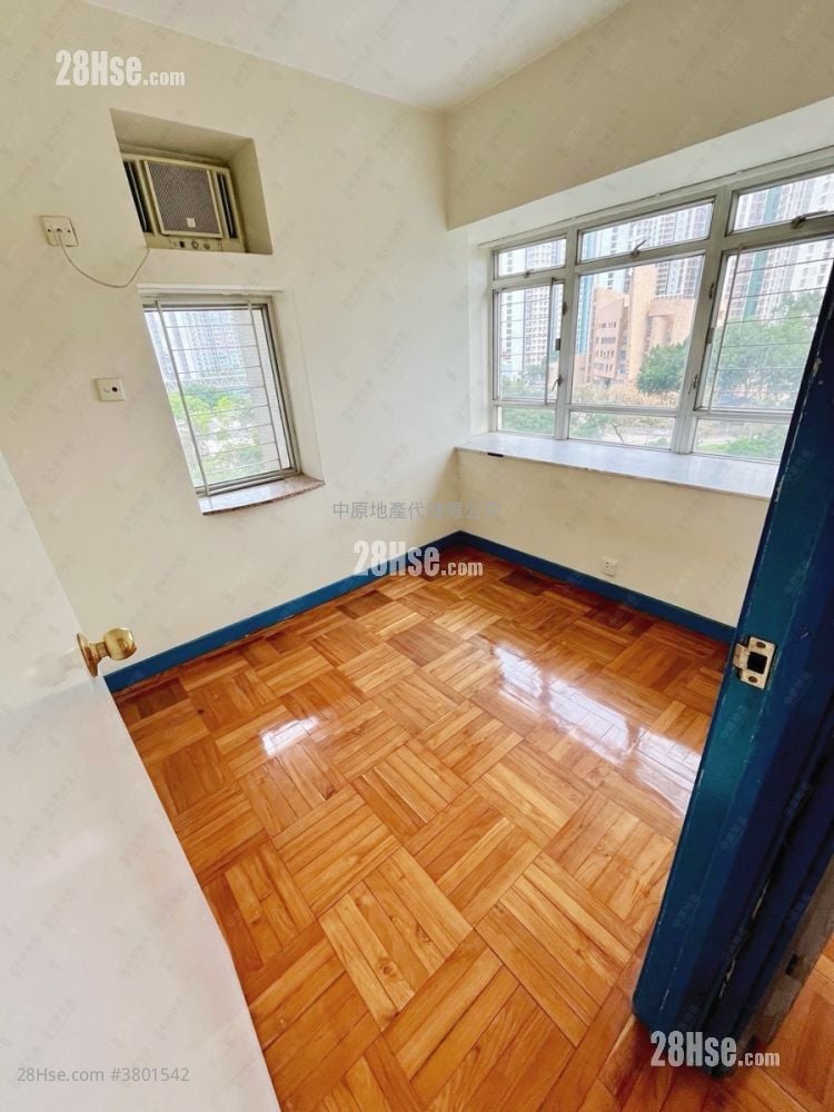 Kingswood Villas Sell 3 Bedrooms , 1 Bathroom 551 ft²