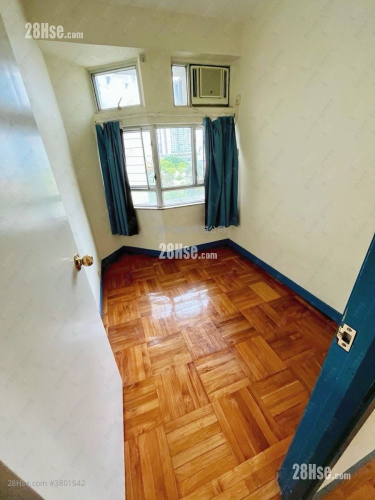 Kingswood Villas Sell 3 Bedrooms , 1 Bathroom 551 ft²