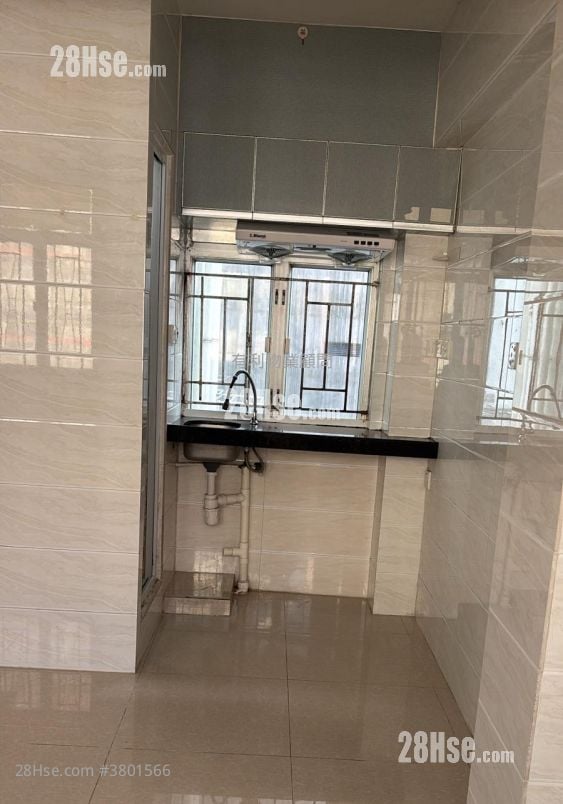 Tung Fuk Building Sell 4 Bedrooms , 4 Bathrooms 616 ft²