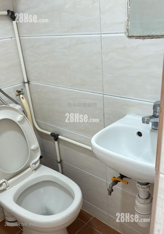 Tung Fuk Building Sell 4 Bedrooms , 4 Bathrooms 616 ft²