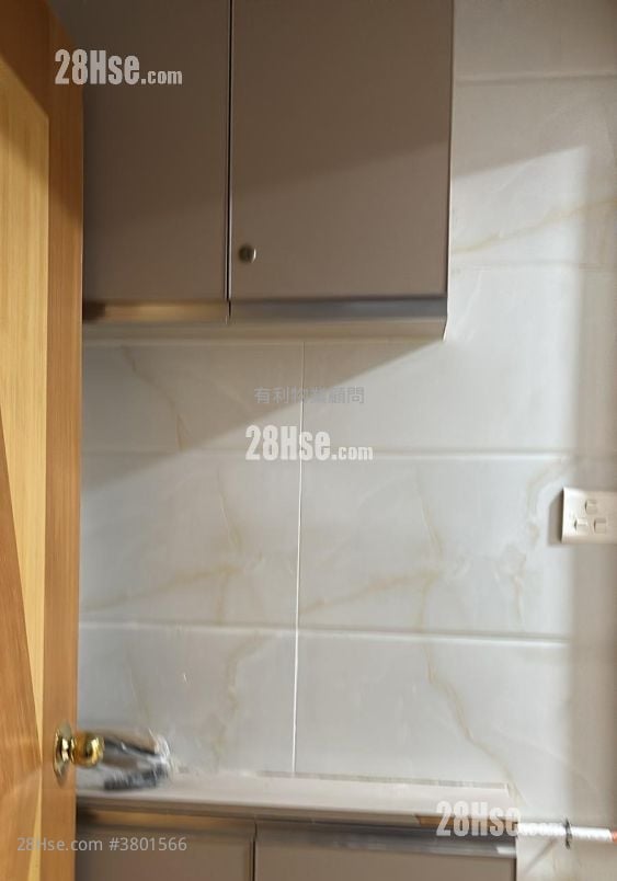 Tung Fuk Building Sell 4 Bedrooms , 4 Bathrooms 616 ft²