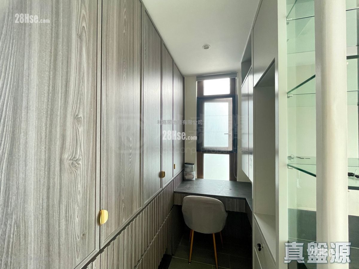 Lp6 Rental 3 Bedrooms , 2 Bathrooms 704 ft²