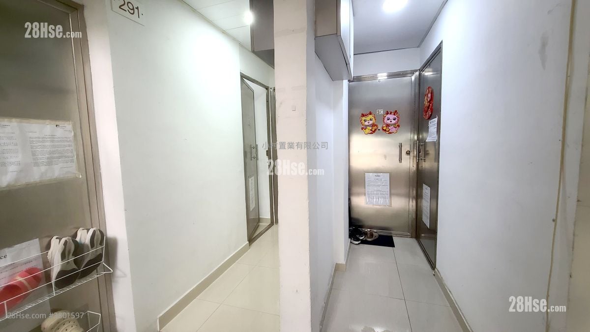 Lobby: 291-293 Queen's Road West Rental Studio , 1 Bathroom 150 ft²