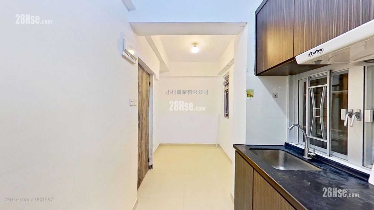 living room: 291-293 Queen's Road West Rental Studio , 1 Bathroom 150 ft²