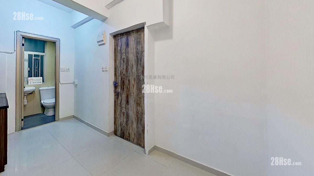 living room: 291-293 Queen's Road West Rental Studio , 1 Bathroom 150 ft²