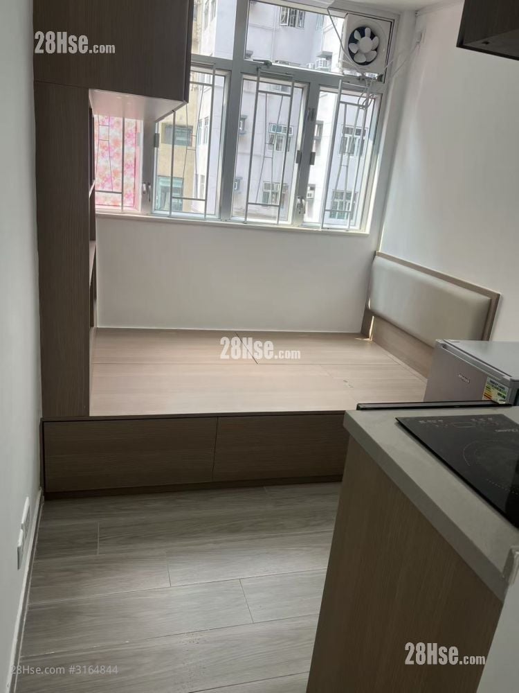 筲箕湾金华街47号唐3楼 租盘 4 房 , 4 浴室 120 平方尺