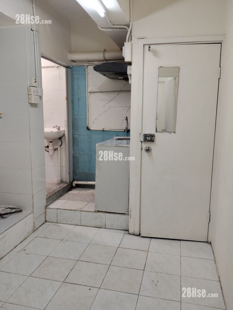 Apollo Building Rental 1 Bathroom 160 ft²