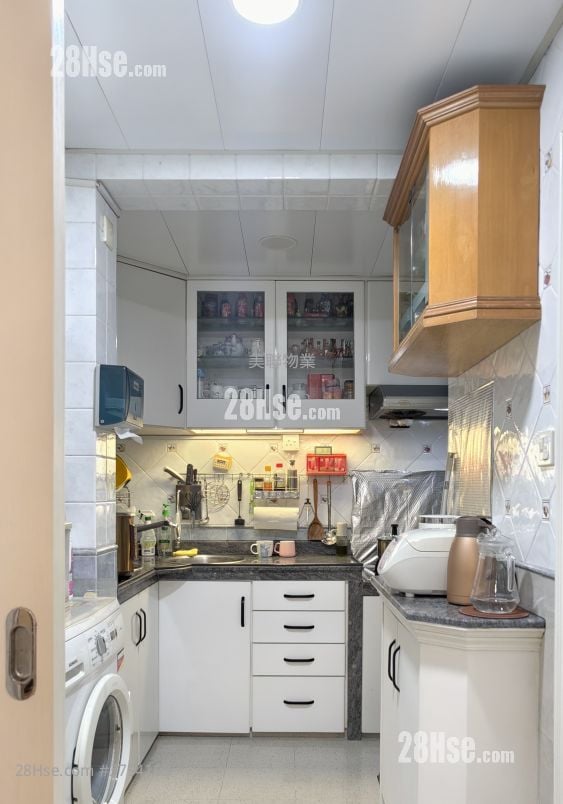 Hong Nga Court Sell 3 Bedrooms , 1 Bathroom 606 ft²